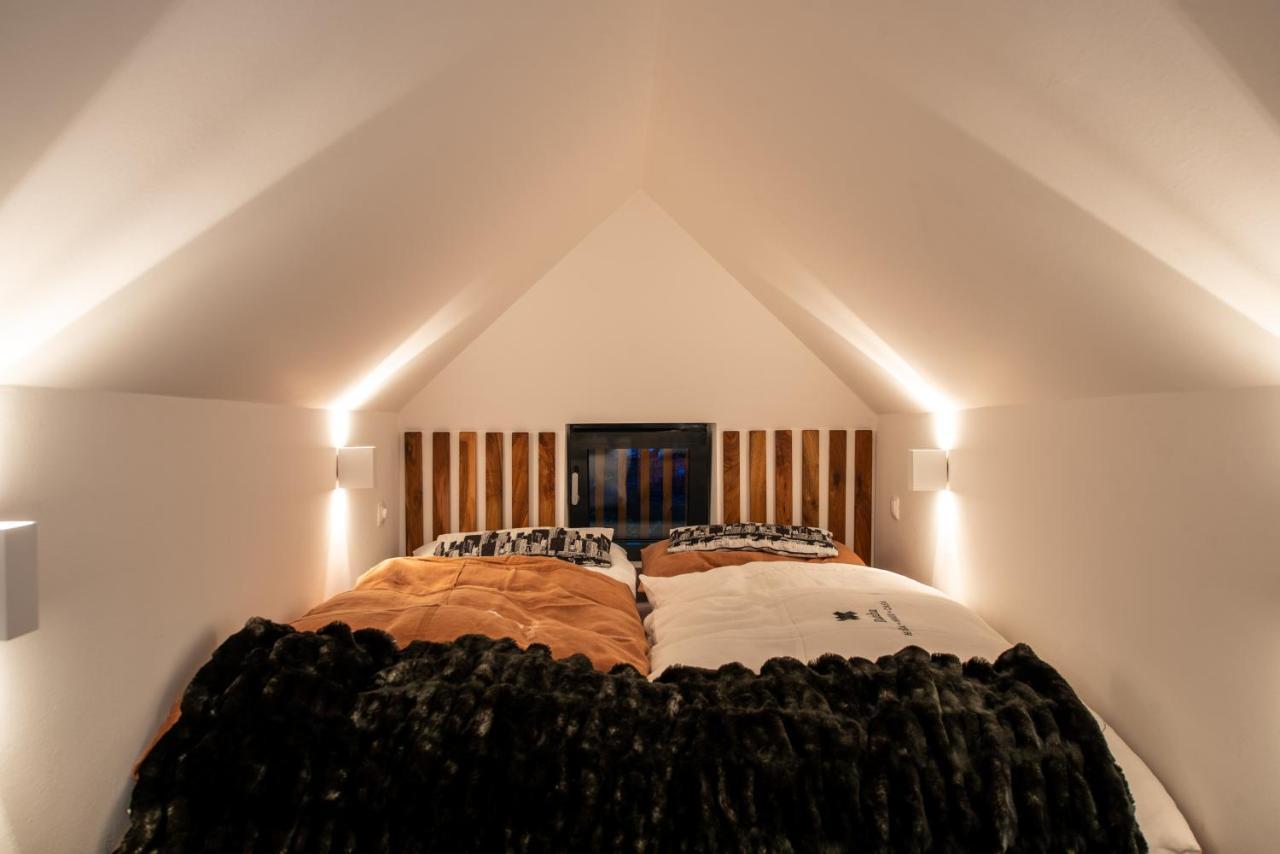 House Raduha Hotel Luce Bagian luar foto