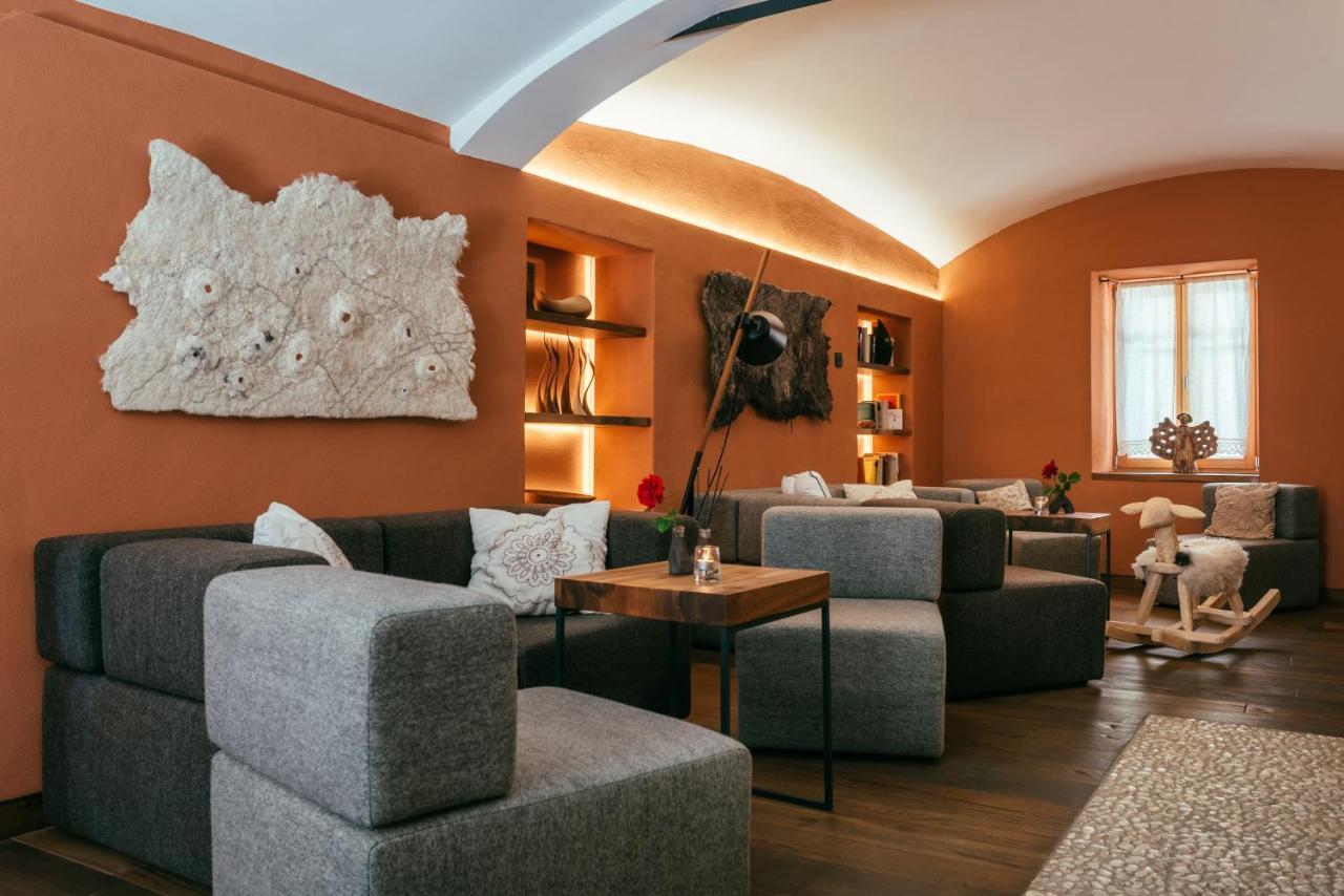 House Raduha Hotel Luce Bagian luar foto